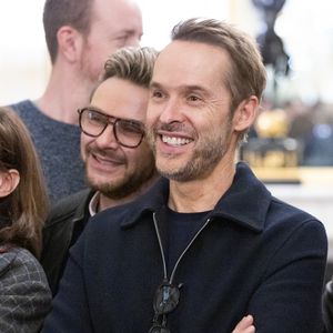 Il a salué "toute la famille Télématin" avec reconnaissance.
Damien Thévenot et Jean-Philippe Janssens tandis que Rachida Dati remet à Chantal Ladesou les insignes de Chevalier de la Légion d'Honneur au ministère de la Culture à Paris le 2 février 2026. © Cyril Moreau / Bestimage