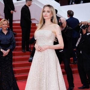 17 ans après sa dernière apparition, Angelina Jolie a monté les marches

Angelina Jolie - Montée des marches du film « Eddington » lors du 78ème Festival International du Film de Cannes, au Palais des Festivals à Cannes. Le 16 mai 2025
© Jacovides-Moreau / Bestimage