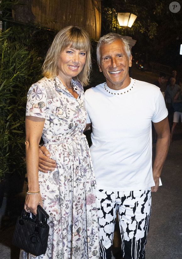 Exclusif - Nagui et sa femme Mélanie Page lors du spectacle "Les gros patinent bien" au théâtre de Verdure lors du 41ème Festival de Ramatuelle ( qui fête ses 40 ans) le 10 août 2025. 
© Cyril Bruneau / Bestimage