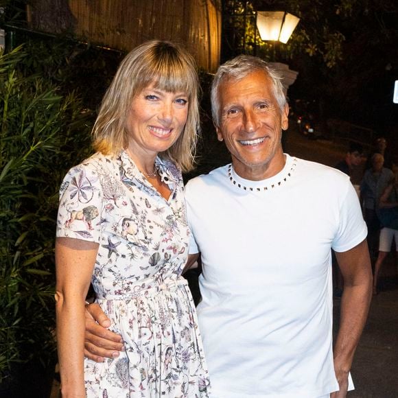 Exclusif - Nagui et sa femme Mélanie Page lors du spectacle "Les gros patinent bien" au théâtre de Verdure lors du 41ème Festival de Ramatuelle ( qui fête ses 40 ans) le 10 août 2025. 
© Cyril Bruneau / Bestimage