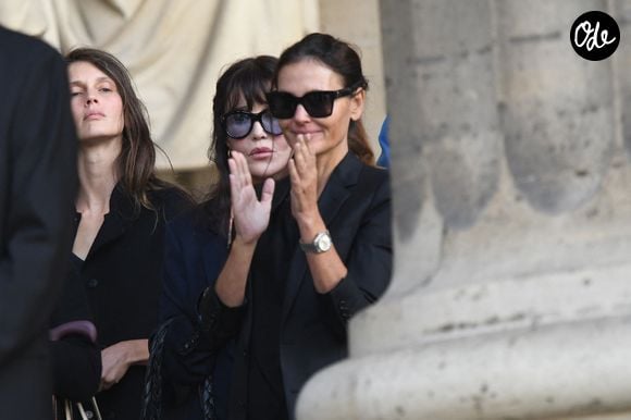 Isabelle Adjani et Virginie Ledoyen - Personnalités aux obsèques de Jean-Paul Rappeneau en l’église Saint-Sulpice à Paris le 10 septembre 2026 ©Agence/Bestimage