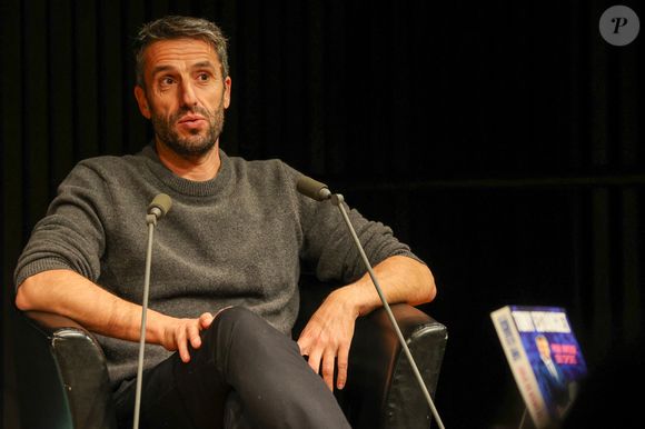 Tony Estanguet présente son livre "Par amour du sport" (Ed. Calmann-Lévy) au centre de conférence "Station Ausone - Librairie Mollat" à Bordeaux, le 24 novembre 2025.