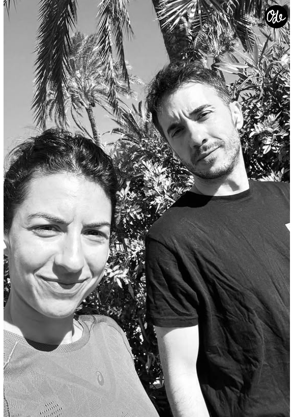 Loin des plateaux de télévision, les deux animateurs ont mis le cap vers le sud pour des vacances estivales bien méritées.

Helene Mannarino et Thomas Mekhiche en vacances ensemble à Comporta.
