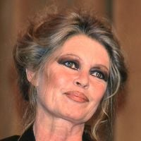 Pour son repos éternel, Brigitte Bardot porte une tenue symbolique, son mari Bernard d'Ormale a ajouté un accessoire particulier