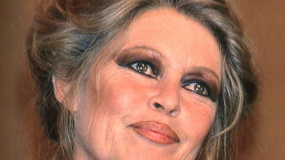 Pour son repos éternel, Brigitte Bardot porte une tenue symbolique, son mari Bernard d'Ormale a ajouté un accessoire particulier