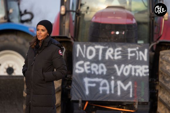 Pour autant, les fidèles de l’émission peuvent être rassurés : Karine Le Marchand n’envisage pas de tourner la page dans l’immédiat. 

Karine Le Marchand soutient les agriculteurs sur le barrage de l'Autoroute A4 à hauteur de Jossigny en Seine et Marne le 29 Janvier 2024. Comme elle l'avait annoncé la semaine dernière, l'animatrice de l'émission "L'amour est dans le pré", Karine Le Marchand, a amené près de 200 croissants aux agriculteurs sur un barrage sur l'autoroute A4.
© Jeremy Melloul - Pierre Perusseau / Bestimage