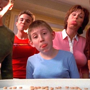 Erik Per Sullivan a refusé une somme d'argent colossale pour reprendre le rôle de Dewy dans la suite des aventures de Malcolm

Justin Berfield, Frankie Muniz, Erik Per Sullivan, Jane Kaczmarek et Bryan Cranston dans la série "Malcolm".