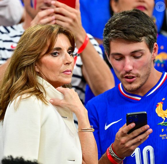 Claude Deschamps et Dylan Deschamps dans les tribunes de la demi-finale du Championnat d'Europe de football (Euro 2024) entre l'Espagne et la France (2-1) à Munich, Allemagne, le 9 juillet 2024. © Bestimage