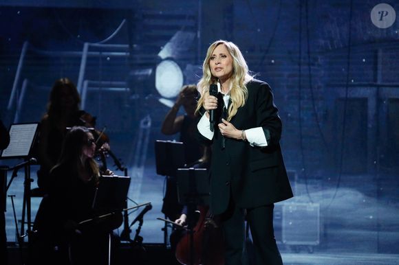 Lara Fabian lors de l'enregistrement de l'émission "Serge Lama, le dernier rappel" présentée par F. Bollaert, diffusée le vendredi 21 novembre 2025 sur France 3 à 21h10, au théâtre Marigny à Paris, France, le 29 avril 2025. © Clovis-Moreau/Bestimage