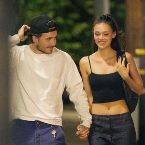Exclusif - Brooklyn Beckham et sa femme Nicola Peltz-Beckham vont rejoindre des amis au restaurant Mother Wolf à Los Angeles, le 21 août 2025 @Backgrid USA / Bestimage