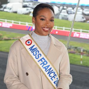 Angélique Angarni-Filopon, Miss France 2025 présente à l'Hippodrome Paris Vincennes pour remettre au vainqueur le Prix de France, Vincennes, le 26 janvier 2025. LIONEL URMAN / BESTIMAGE