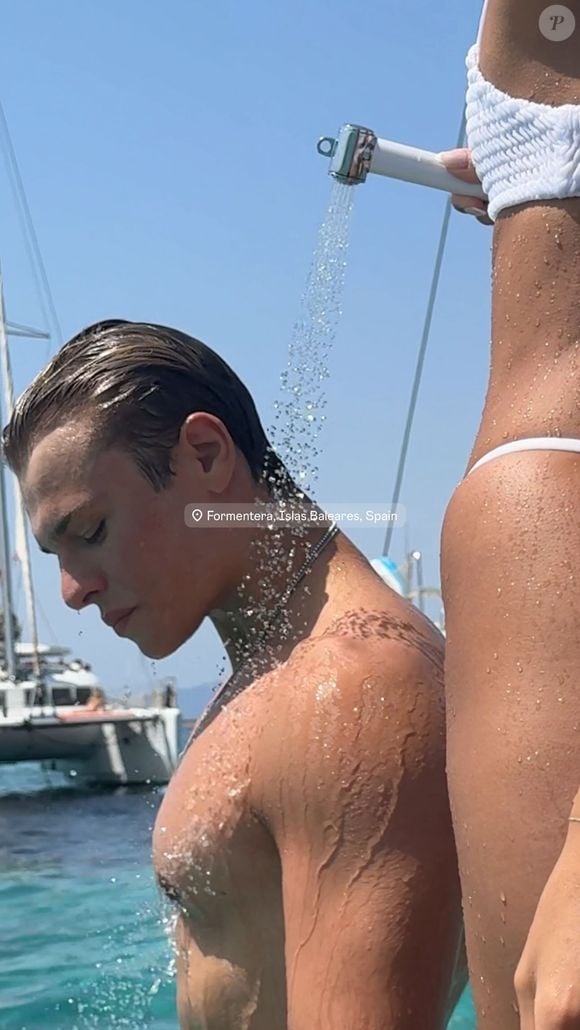 Cameron Hallyday a partagé plusieurs photos de ses vacances dans une story Instagram le 10 août 2025.