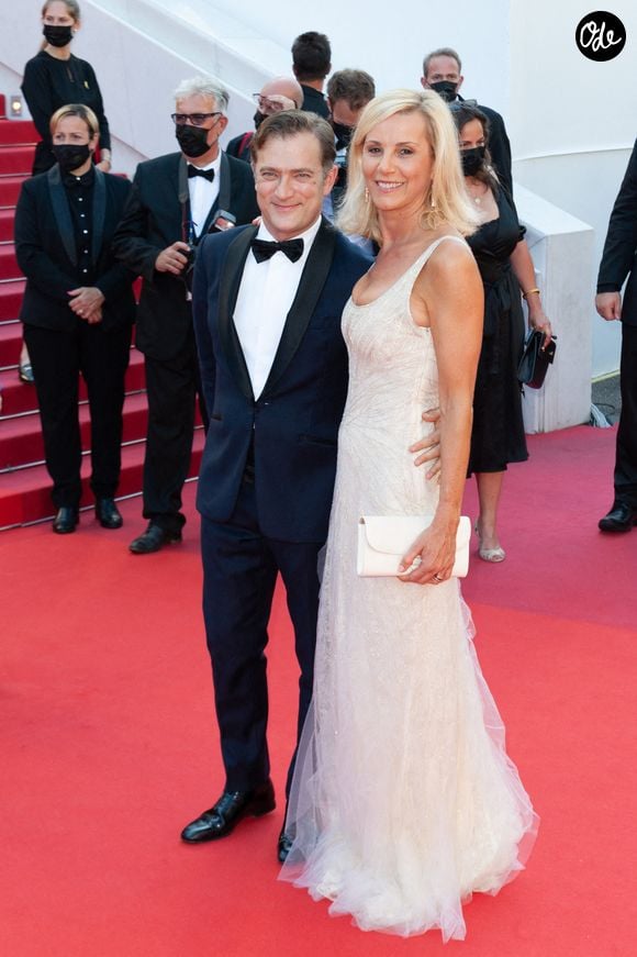 Laurence Ferrari et Renaud Capuçon sur le tapis rouge, lors de la projection du film "Benedetta" qui s’est tenue au Palais des Festivals de Cannes, en France, le 9 juillet 2021 dans le cadre du 74e Festival de Cannes. Photo de Nicolas Genin/Abaca