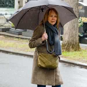 Nathalie Baye - Sorties des obsèques de l'avocat Hervé Temime au cimetière du Montparnasse à Paris, France, le 14 avril 2023. © Clovis-Jacovides/Bestimage