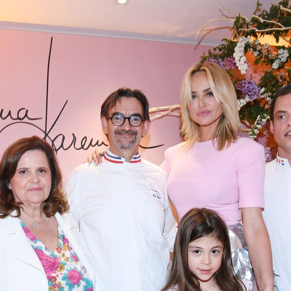 Nathalie Bellon-Szabo (directrice générale Monde de Sodexo et Lenôtre), le chef Guy Krenzer, Adriana Karembeu et sa fille Nina, le chef Etienne Leroy - A l'occasion de la fête des Mères, Adriana Karembeu et Lenôtre s'associent pour créer l'entremets "Nina" au Pré Catelan à Paris le 29 avril 2025. © Rachid Bellak/Bestimage