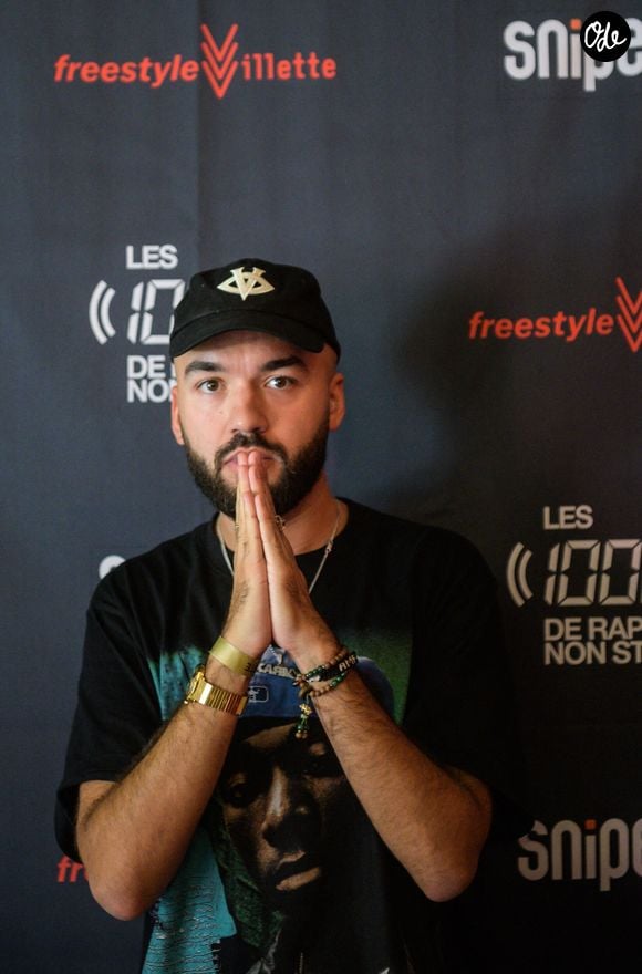 Le rappeur Oli (Olivio Ordoñez) du duo Bigflo & Oli durant les 100h du Rap Non-Stop, à Paris 19e (La Villette). © Cyril Alister-Lestage / PsnewZ / Bestimage