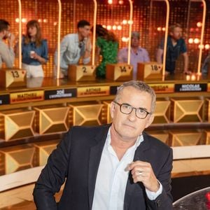 Après sa condamnation à 1 200 euros d'amende et au retrait de son permis, son émission sur une chaîne belge a été arrêtée

Christophe Dechavanne - Enregistrement du jeu "À Prendre Ou À Laisser" (APOAL) présenté par Christophe Dechavanne et diffusé sur C8 à partir du 14 juin 2021, à Paris, France,  le 1er juin 2021. © Jack Tribeca/Bestimage