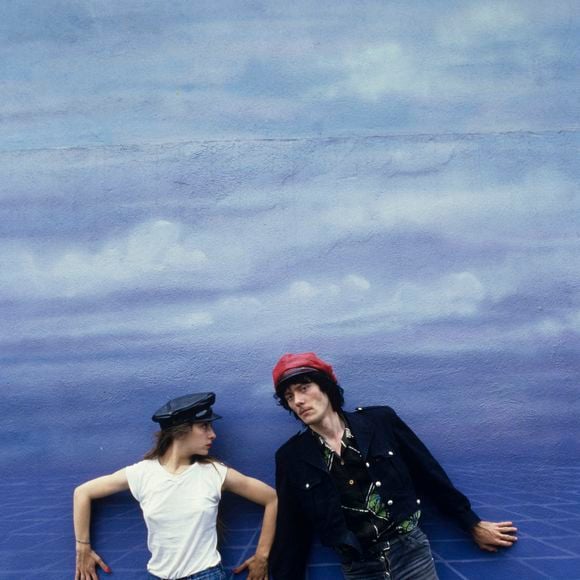 Le 8 octobre, deux courts-métrages inédits de Geneviève Hervé seront présentés au cinéma Le France, l'occasion de revenir sur cet épisode méconnu.

En France, durant leur tournée, Catherine RINGER et Fred CHICHIN, portant une casquette, debout devant un fond bleu ciel. © Michel Croizard via Bestimage