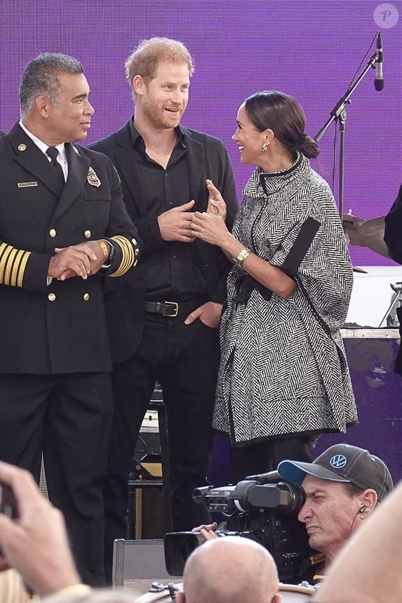 Exclusif - Le prince Harry, duc de Sussex et Meghan Markle, duchesse de Sussex, remettent un prix honorifique à Kevin Costner lors de son gala de charité One805 Live, organisé sur son terrain de polo à Summerland près de Santa Barbara, le 22 septembre 2023. (Backgrid USA / Bestimage).