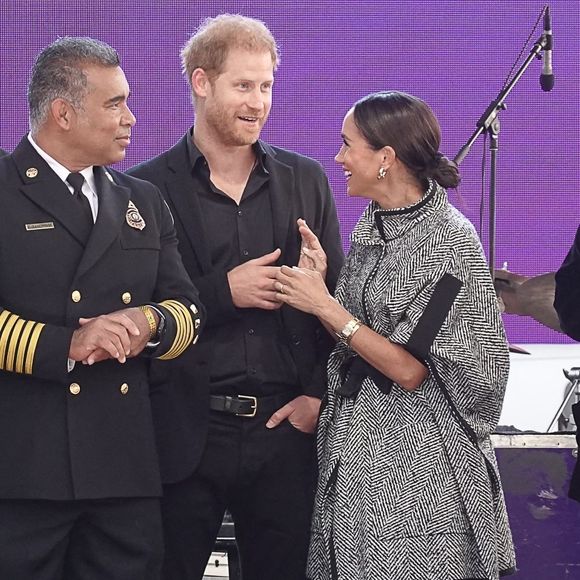 Exclusif - Le prince Harry, duc de Sussex et Meghan Markle, duchesse de Sussex, remettent un prix honorifique à Kevin Costner lors de son gala de charité One805 Live, organisé sur son terrain de polo à Summerland près de Santa Barbara, le 22 septembre 2023. (Backgrid USA / Bestimage).
