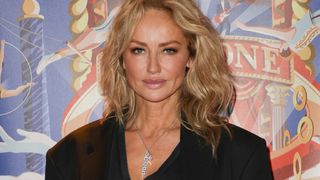 Adriana Karembeu n'adopte pas ce geste beauté et cela peut avoir des conséquences pour la peau
