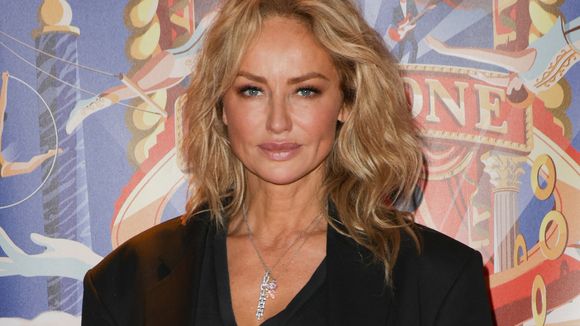 Adriana Karembeu n'adopte pas ce geste beauté et cela peut avoir des conséquences pour la peau
