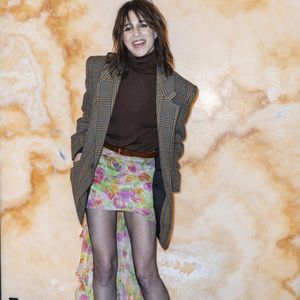 un bain de vapeur tout simplement qui purifie, oxygène et repulpe la peau tout en offrant un moment de détente ! 

Charlotte Gainsbourg - Photo Call pour Le Défilé " Saint Laurent "Collection Prêt-à-Porter Automne/Hiver 2025-2026" lors de la Fashion Week de Paris (PFW), le 11 mars 2025. © Olivier Borde /Bestimage