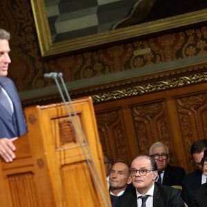 Le président Emmanuel Macron, Emmanuel Moulin, Secrétaire général de la présidence de la République française, Rachida Dati, Ministre de la Culture, Sébastien Lecornu, Ministre des Armées lors du discours du président de la République Française au parlement (Westminster Palace) pendant la visite de trois jours du couple présidentiel français au Royaume Uni, le 8 juillet 2025. © Dominique Jacovides / Bestimage