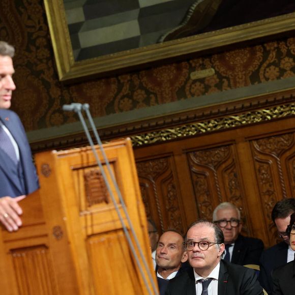 Le président Emmanuel Macron, Emmanuel Moulin, Secrétaire général de la présidence de la République française, Rachida Dati, Ministre de la Culture, Sébastien Lecornu, Ministre des Armées lors du discours du président de la République Française au parlement (Westminster Palace) pendant la visite de trois jours du couple présidentiel français au Royaume Uni, le 8 juillet 2025. © Dominique Jacovides / Bestimage