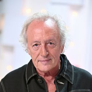 Elle a rétabli la vérité à ce sujet et "Purepeople" a également récolté des informations 

Exclusif - Didier Barbelivien - Enregistrement de l'émission "Vivement dimanche" au studio Gabriel, présentée par M.Drucker, diffusée sur France 3. © Guillaume Gaffiot / Bestimage