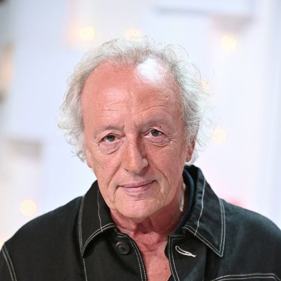 Elle a rétabli la vérité à ce sujet et "Purepeople" a également récolté des informations 

Exclusif - Didier Barbelivien - Enregistrement de l'émission "Vivement dimanche" au studio Gabriel, présentée par M.Drucker, diffusée sur France 3. © Guillaume Gaffiot / Bestimage