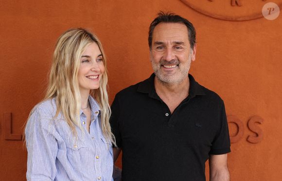 Gilles Lellouche, sa compagne Alizée Guinochet - Célébrités au village lors des Internationaux de France de tennis de Roland Garros 2024 à Paris le 9 juin 2024. JACOVIDES-MOREAU / BESTIMAGE