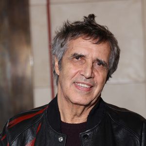 Julien Clerc est un grand-père aimant.

Julien Clerc lors de la nomination de Stéphane Bern comme Pape du Patrimoine lors de la Saint Clément au restaurant Alain Ducasse Baccarat, à Paris, France. © Denis Guignebourg/Bestimage