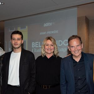 Exclusif - Luana Belmondo entourée de ses fils, Victor, Giacomo et Alessandro, Philippe Thuillier - Avant-première du documentaire "Belmondo, l'Italie en héritage" à la Maison de l'Italie à Paris. Le 18 mars 2024
© Sam Delpech / Bestimage