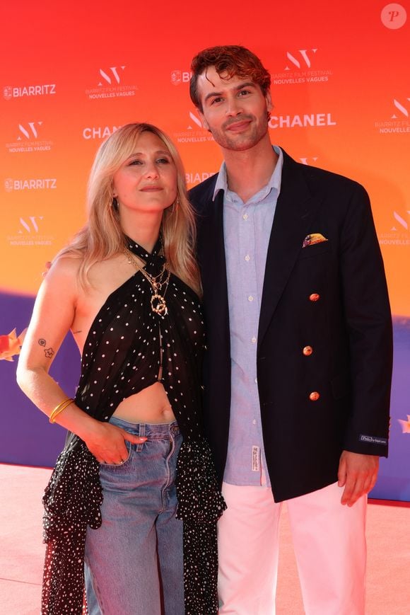 L’humoriste Bérengère Krief n’avait pas franchement le cœur à la rigolade après avoir fait face à une sacrée déconvenue durant son séjour à Santorin avec son cher et tendre Bérengère Krief et Jesse Rémond Lacroix au photocall de la cérémonie de Clôture du festival du film de Biarritz "Nouvelles Vagues" au théâtre de la Gare à Biarritz, France. © Jean-Marc Lhomer/bestimage