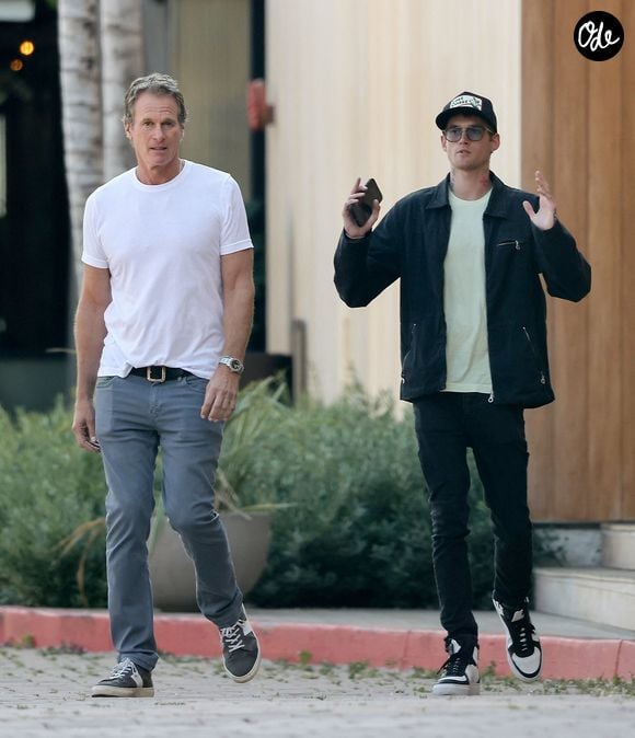 Rande Gerber et son fils Presley profitent d’un moment privilégié entre père et fils lors d’une promenade tranquille au Cross Creek Mall, à Malibu.

Backgrid USA / Bestimage