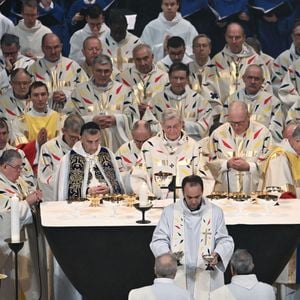 "Il ne s’agit pas de mode ni de spectacle"


L'archevêque de Paris Laurent Ulrich pendant la première messe publique au cours de laquelle l'archevêque de Paris dirigera les prières pour consacrer le nouvel autel principal, à la cathédrale Notre-Dame de Paris, à Paris, le 8 décembre 2024.  Photo by Eliot Blondet/ABACAPRESS.COM