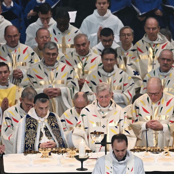 "Il ne s’agit pas de mode ni de spectacle"


L'archevêque de Paris Laurent Ulrich pendant la première messe publique au cours de laquelle l'archevêque de Paris dirigera les prières pour consacrer le nouvel autel principal, à la cathédrale Notre-Dame de Paris, à Paris, le 8 décembre 2024.  Photo by Eliot Blondet/ABACAPRESS.COM