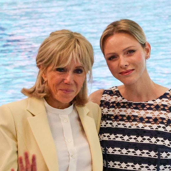 Elle n’a pas été qualifiée pour les Jeux d’Athènes en 2004 et a dû arrêter la natation, perdant ses sponsors.

 La princesse Charlène de Monaco et la Première Dame française Brigitte Macron lors d'un Water Safety Day de la Fondation Princesse Charlène de Monaco à la piscine du Stade Louis II de Monaco, le 8 juin 2025.  Claudia Albuquerque/Bestimage