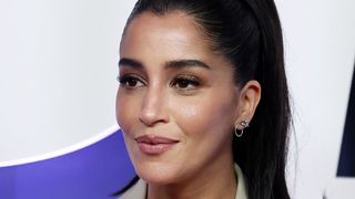 "Oh mon amour" : Leïla Bekhti maman de 4 enfants, surprise par une petite tête brune qu'elle connaît bien dans 'En balade avec Loris Giuliano'