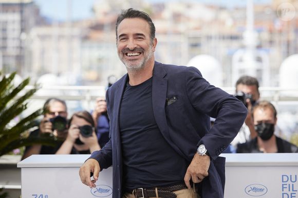 Jean Dujardin au photocall du film Oss 117 : Alerte Rouge En Afrique Noire lors du 74ème festival international du film de Cannes le 17 juillet 2021

© Borde / Jacovides / Moreau / Bestimage