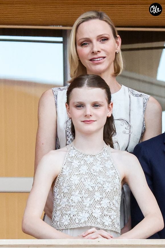 La princesse Charlène de Monaco et la princesse Gabriella de Monaco, comtesse de Carladès au balcon du Palais princier lors de la célébration de la fête de la Saint Jean sur la Place du Palais princier de Monaco, le 23 juin 2026. La Saint Jean est à l'origine une fête païenne puis chrétienne. Pour les païens, c'était une fête qui célébrait les moissons. Une fois christianisée, cette fête est devenue celle du solstice d'été et donc la fête de la lumière. © Claudia Albuquerque/Bestimage