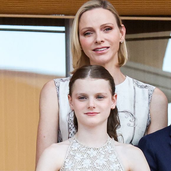 La princesse Charlène de Monaco et la princesse Gabriella de Monaco, comtesse de Carladès au balcon du Palais princier lors de la célébration de la fête de la Saint Jean sur la Place du Palais princier de Monaco, le 23 juin 2026. La Saint Jean est à l'origine une fête païenne puis chrétienne. Pour les païens, c'était une fête qui célébrait les moissons. Une fois christianisée, cette fête est devenue celle du solstice d'été et donc la fête de la lumière. © Claudia Albuquerque/Bestimage