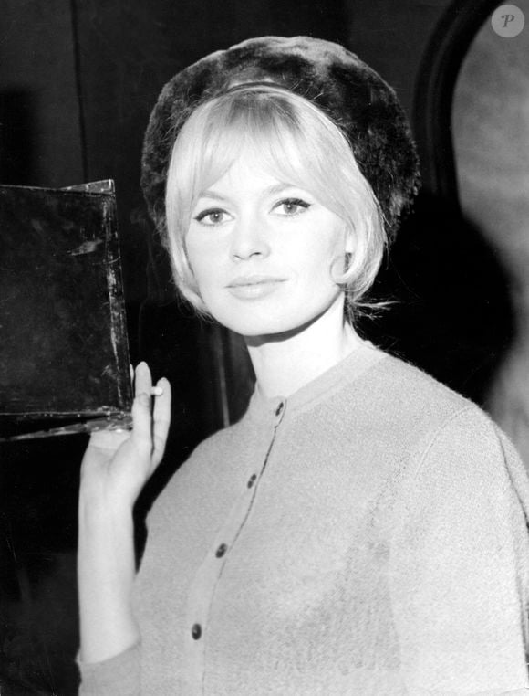 Paris, France - Brigitte Bardot dans le film "L'amour sur l'oreiller" tourné dans les studios de Billancourt à Paris. (Crédit photo : Keystone USA Collection / Bestimage)