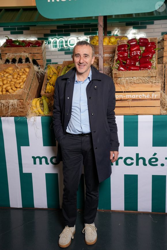 Dans une vidéo tournée pour "Le Guide Ultime", il révèle même que l'établissement est son resto préféré. 

Elie Semoun - Inauguration du flagship mon.marché.fr rue Réaumur à Paris le 14 avril 2026.

© Anne-Sophie Guebey / Bestimage