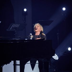 L'auteure-compositrice-interprète et pianiste française Véronique Sanson en concert à Montereau-Fault-Yonne, France, le 21 octobre 2022. © Cyril Moreau/Bestimage