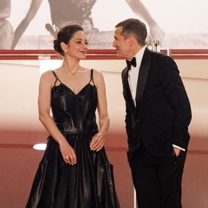Marion Cotillard et Guillaume Canet - Descente des marches du film « Karma » lors du 79ème Festival International du Film de Cannes, le 15 mai 2026. © Jacovides-Moreau / Bestimage