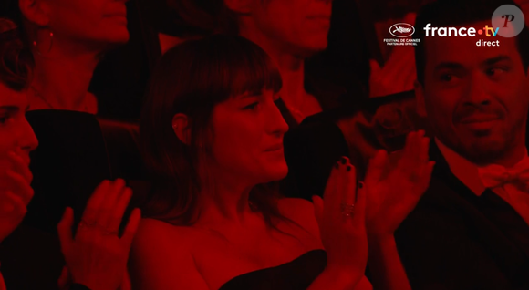 Mylène Farmer chante au Festival de Cannes, Juliette Armanet émue - capture d'écran France 2