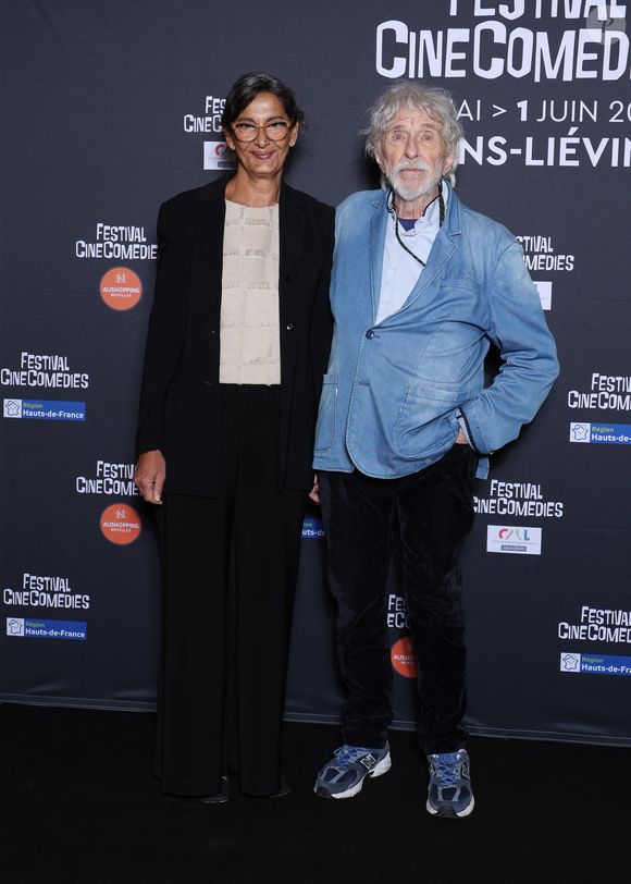 Exclusif -  Pierre Richard et sa femme Ceyla Lacerda en photocall lors de la présentation de son film "L'homme qui a vu l'ours qui a vu l'homme" au festival "Ciné Comédies" à Lens-Liévin, le 29 mai 2025. © Denis Guignebourg/Bestimage