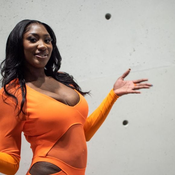 À peine quelques heures en ligne et déjà on annonce le prochain tube de l'été.

Exclusif - Aya Nakamura - Backstage de la 36ème édition des Victoires de la Musique à la Seine Musicale à Boulogne-Billancourt, France, le 12 février 2021. © Cyril Moreau/Bestimage